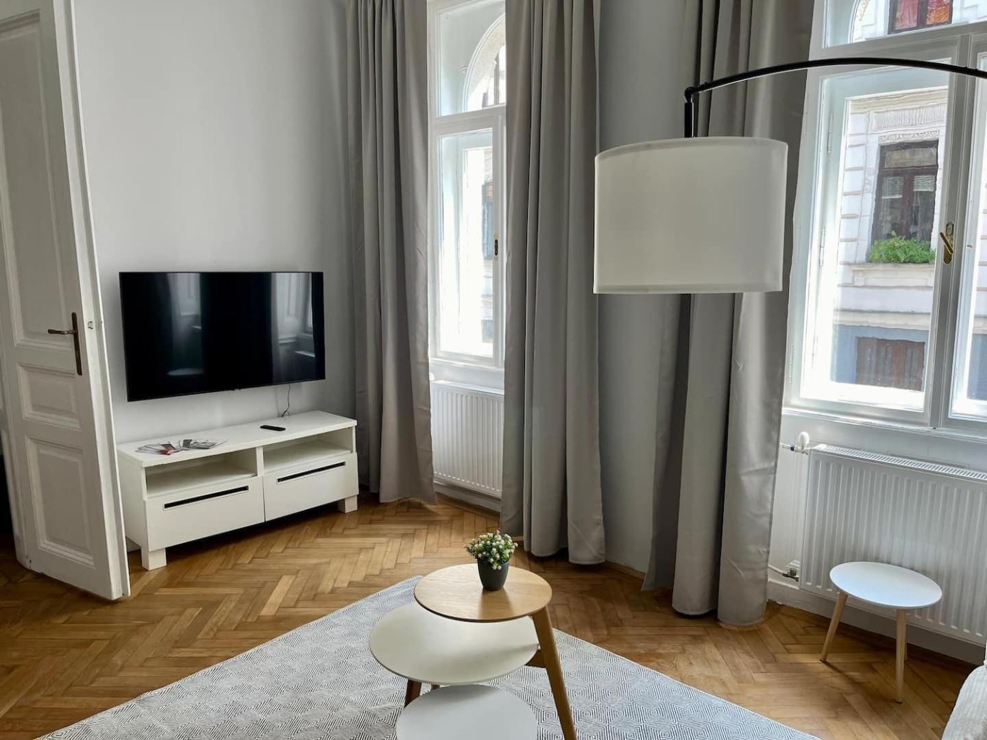 Grosszuegiger Wiener Altbau Gleich Neben Schoenbrunn Bagian luar foto